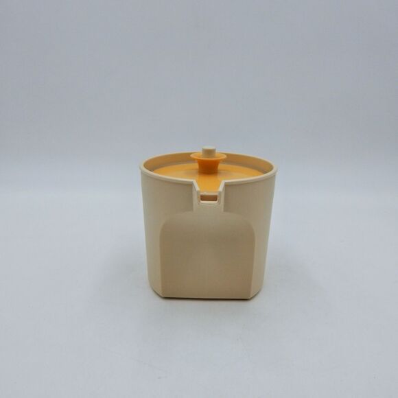 Tupperware Almond Gold Creamer #1414-4 Push Seal Top Pitcher Kitchenware - Picture 2 of 12